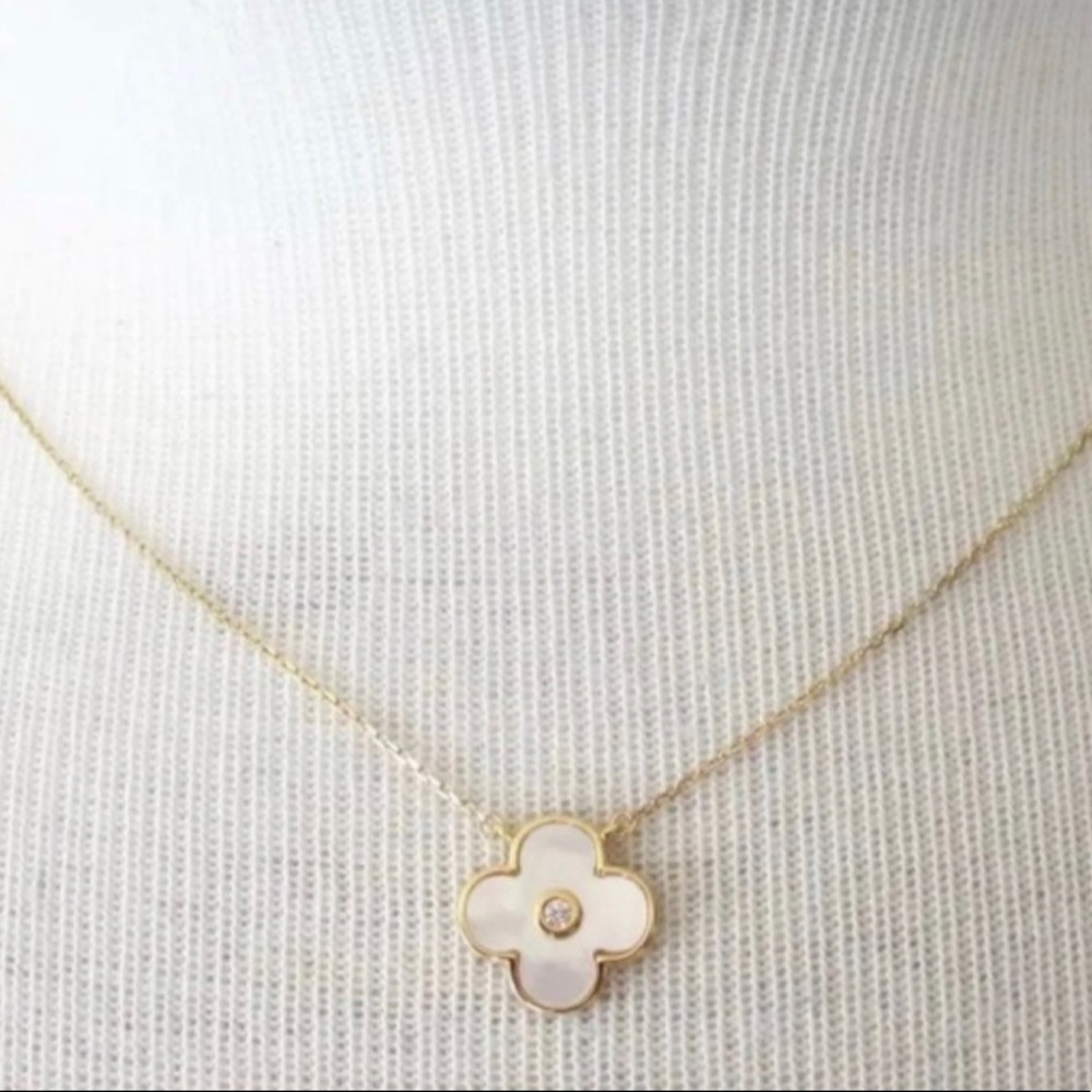 Rachel Zoe
18K Gold Plated Sterling Silver White MOP Clover Necklace